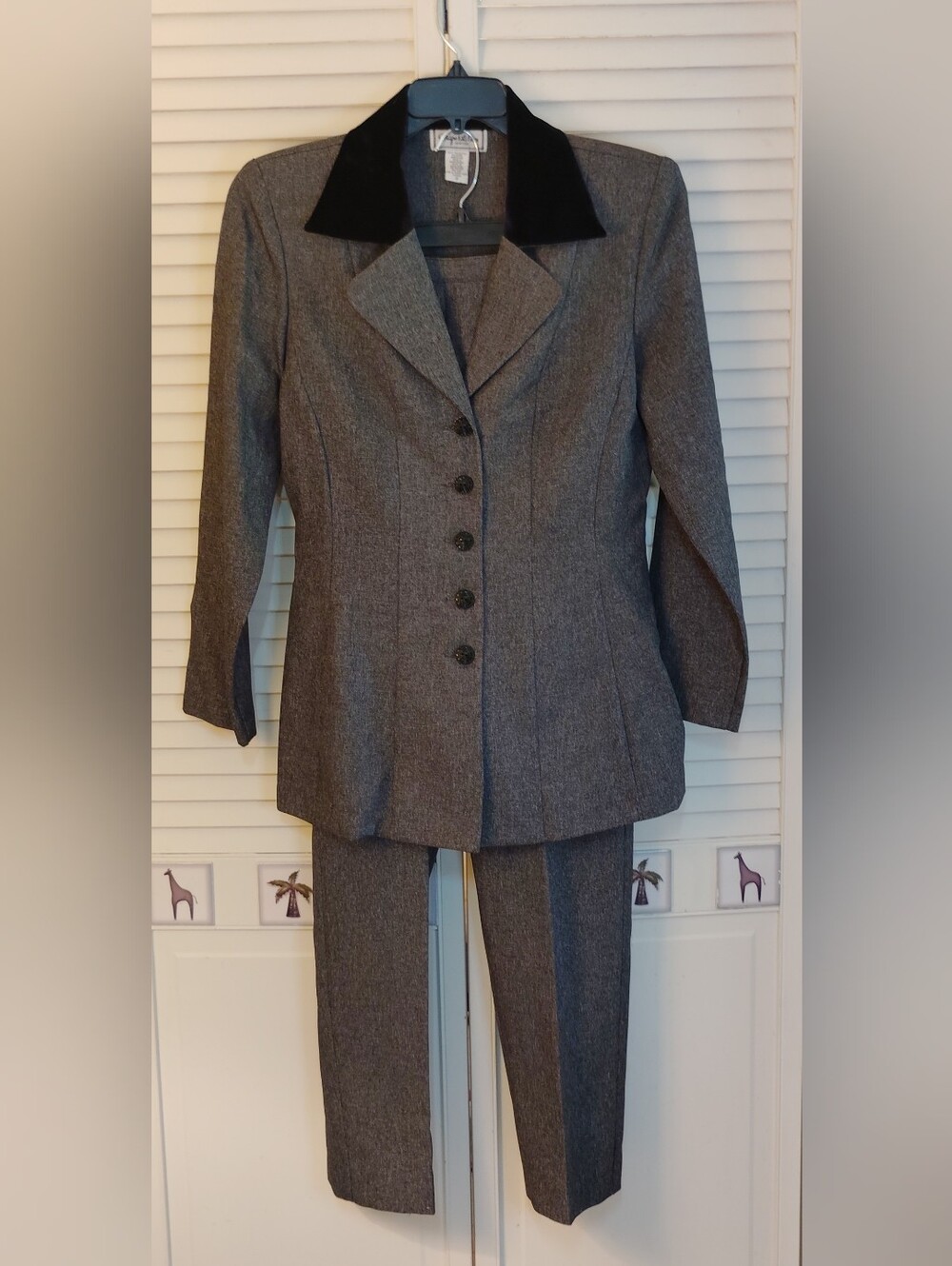 Tailored Gray Ladies Blazer with Contrast Black Collar